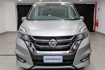 Xe gia đình Nissan Serena S-Hybrid giá chỉ 818 triệu đồng