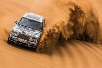 SUV siêu sang Rolls-Royce Cullinan "quẩy" tại đồi cát Trung Đông