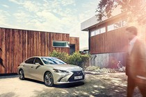 Lexus ES 250 mới "chốt giá" 2,5 tỷ đồng tại Việt Nam