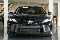 Cận cảnh Toyota Camry XLE 2019 giá 2,5 tỷ ở Việt Nam