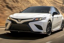 Xe Toyota Camry TRD 2020 bán ra từ 742 triệu đồng