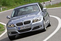 Triệu hồi xe BMW 3-Series lỗi tựa đầu giảm chấn