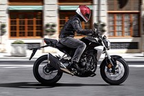 Honda CB300R từ 140 triệu tại Việt Nam "đấu" Yamaha MT-03