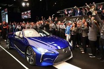 Lexus LC500 Convertible bản thương mại đầu tiên hơn 46 tỷ đồng