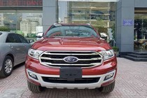 Ford Everest giảm giá 200 triệu tại Việt Nam để xả hàng