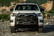 Cận cảnh Toyota Hilux 2020 cao nhất, hơn 900 triệu tại Việt Nam