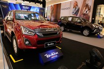 Isuzu Mu-X giảm tới 130 triệu tại Việt Nam, có thoát ế?