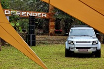 Cận cảnh Land Rover Defender 130 tại Việt Nam, cao nhất hơn 7,9 tỷ 