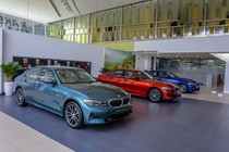 BMW 3-Series đang giảm giá "kịch sàn", tranh khách của Toyota Camry