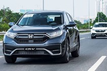 Honda CR-V giảm "kịch sàn" tới hơn 220 triệu đồng trong tháng "ngâu"