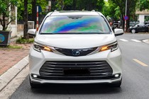 "Soi" Toyota Sienna Platinum chạy 2 năm, bán vẫn hơn 4 tỷ ở Hà Nội