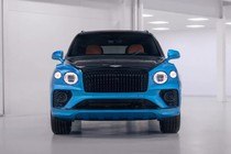 Cặp vợ chồng bắt Bentley làm Bentayga LWB Azure màu sơn "hàng thửa"