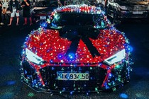 Audi R8 phong cách giáng sinh nổi bật của dân chơi Sài Gòn