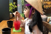 Hot kid Hàn có 1,7 triệu follow khoe mặc áo dài, đội nón lá ở Đà Nẵng