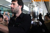 Náo nhiệt đón cúp C1 cùng Ruud van Nistelrooy đến Việt Nam