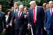 Video: TT Trump và TT Putin tranh thủ trao đổi, không gặp riêng như dự kiến