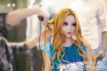 Hot girl Trung Quốc giống hệt búp bê Barbie gây sốt