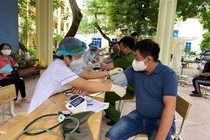 Vì sao nhiều người khi đi tiêm vaccine COVID-19 lại tăng huyết áp đột ngột?