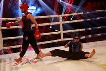 "Nóng máu” vì dính đòn quét trụ, võ sĩ xứ Quảng hạ knock-out đối thủ