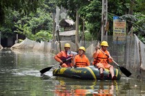 EVNHANOI đảm bảo cấp điện an toàn cho vùng ngập úng Chương Mỹ