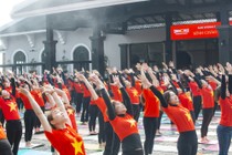 500 người đồng diễn Yoga chào mặt trời tại Fansipan