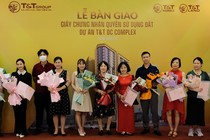 Cư dân T&T DC Complex nhận bàn giao giấy chứng nhận quyền sử dụng đất