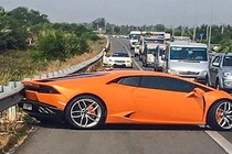 TP HCM: Siêu xe Lamborghini gặp tai nạn kinh hoàng trên cao tốc