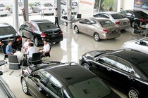 Đại gia ô tô lỗ nặng: Đóng showroom, đi bán nước ngọt, quần áo