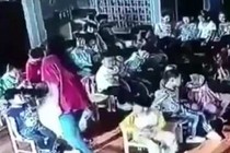 Video: Cô giáo kéo lê bé gái 5 tuổi, đập đầu vào tủ