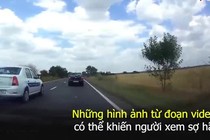 Video: Ô tô vượt ẩu tốc độ chóng mặt, người xem sợ xanh mắt