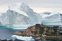 Băng trôi 11 triệu tấn "ghé chơi", cả ngôi làng ở Greenland nín thở