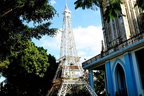 Độc đáo “tháp Eiffel tre” cao 22m chào đón Giáng sinh 2018