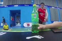 Video: Nhà vô địch ASIAD thực hiện thử thách mở nắp chai theo kiểu độc lạ