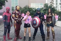 Anh chị khóa trên chơi lớn khi cosplay Avengers chào tân sinh viên