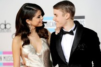 Selena Gomez phản ứng ra sao khi Justin Bieber lấy vợ?