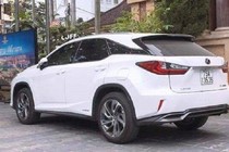 Danh tính 2 công an bị đình chỉ trong vụ cấp biển số VIP cho xe Lexus ở Huế