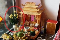 Vị trí đặt lọ hoa trên bàn thờ Thần Tài