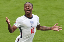 Tình trường tai tiếng của tiền đạo Anh Raheem Sterling