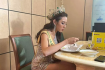 Thùy Tiên chân đi dép tổ ong đầu đội vương miện Miss Grand 12 tỷ