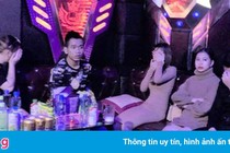 Bất chấp lệnh cấm, quán karaoke cho gần 100 người vào hát