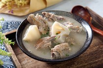 Nấu canh sườn heo mắc 3 sai lầm này khiến thịt dai, mất chất