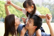 Làm cha mẹ có khiến chúng ta hạnh phúc hơn không?