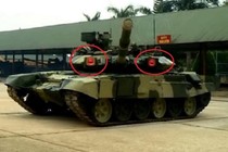 Lần đầu tiên xe tăng T-90 Việt Nam xuất hiện với “cặp mắt đỏ” đắt giá