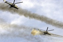 Soi trực thăng Mi-24 Ai Cập mang rocket S-80 phô diễn sức mạnh ở Libya 