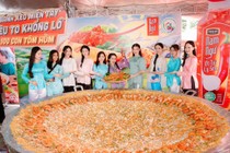  Nước mắm Nam Ngư và bánh xèo khổng lồ thu hút thực khách 