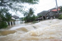 Dự báo lũ: Công nghệ khó, chuyên môn yếu