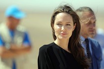 Điều ít biết về bệnh liệt nửa mặt Angelina Jolie mắc phải