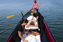 Kỳ thú Massage kết hợp du ngoạn trên sông nước ở Venice