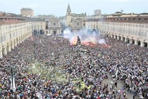 Nổ ở fanzone Turin, hàng trăm fan Juve bị thương do giẫm đạp