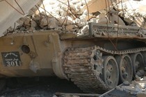 Xem người Kurd phá nát xe tăng của phiến quân IS tại Raqqa